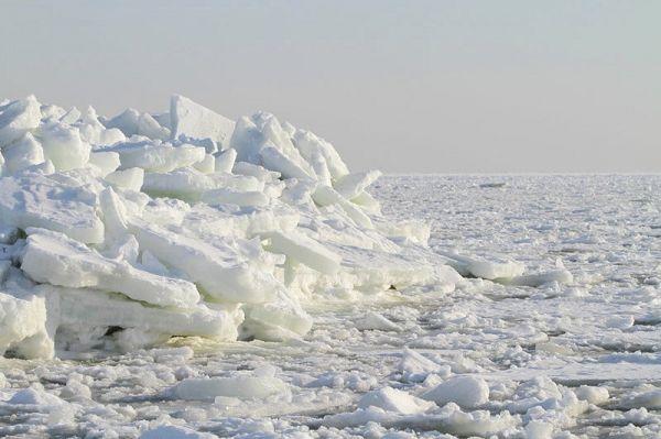 riesige Eistürme bei Thiessow auf Rügen