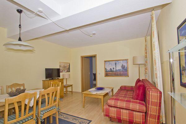 Wohnbereich in der Ferienwohnung 28 in der Strandresidenz Brandenburg