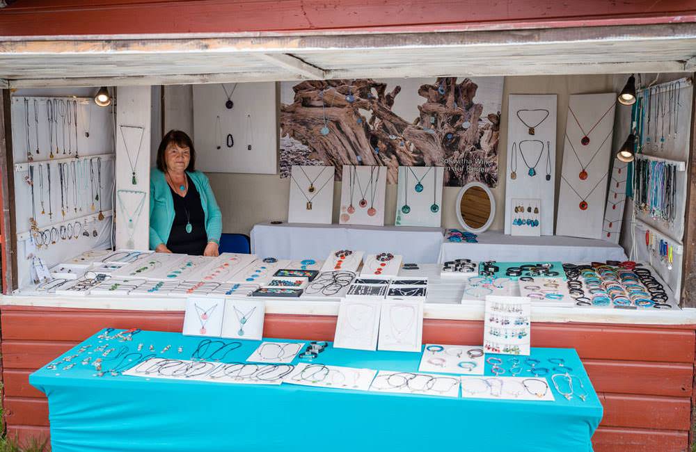 Keramikschmuck auf dem Rügenmarkt kaufen