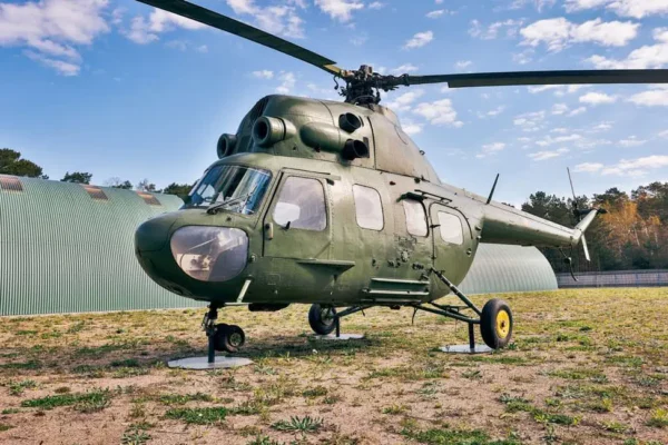 Militär-Hubschrauber im Oldtimer Museum Rügen in Prora