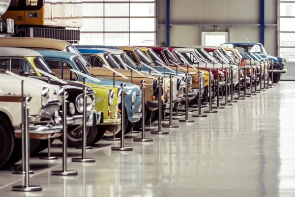 Autos im Oldtimer Museum Rügen in Prora