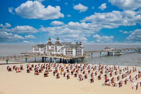 Selliner Seebrücke mit Badestrand