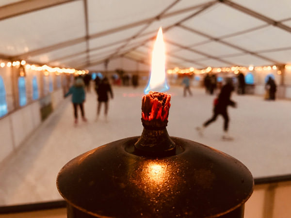 Schlittschuhlaufen auf der Eisbahn in Sellin