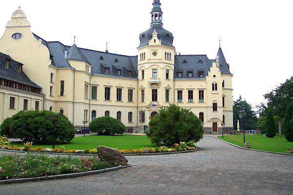Fassade vom Schloss Ralswiek auf Rügen
