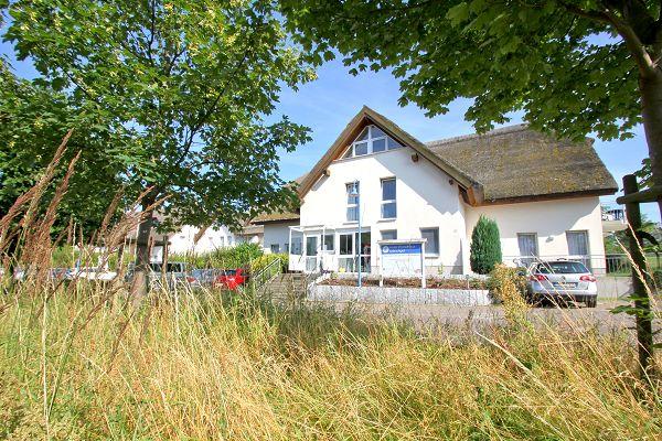 Strandhaus Mönchgut Bed & Breakfast in Lobbe auf Rügen - Frontansicht